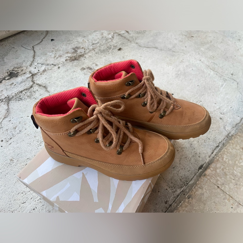 Ridley hiker boot Billabong, Sahara color, size 6